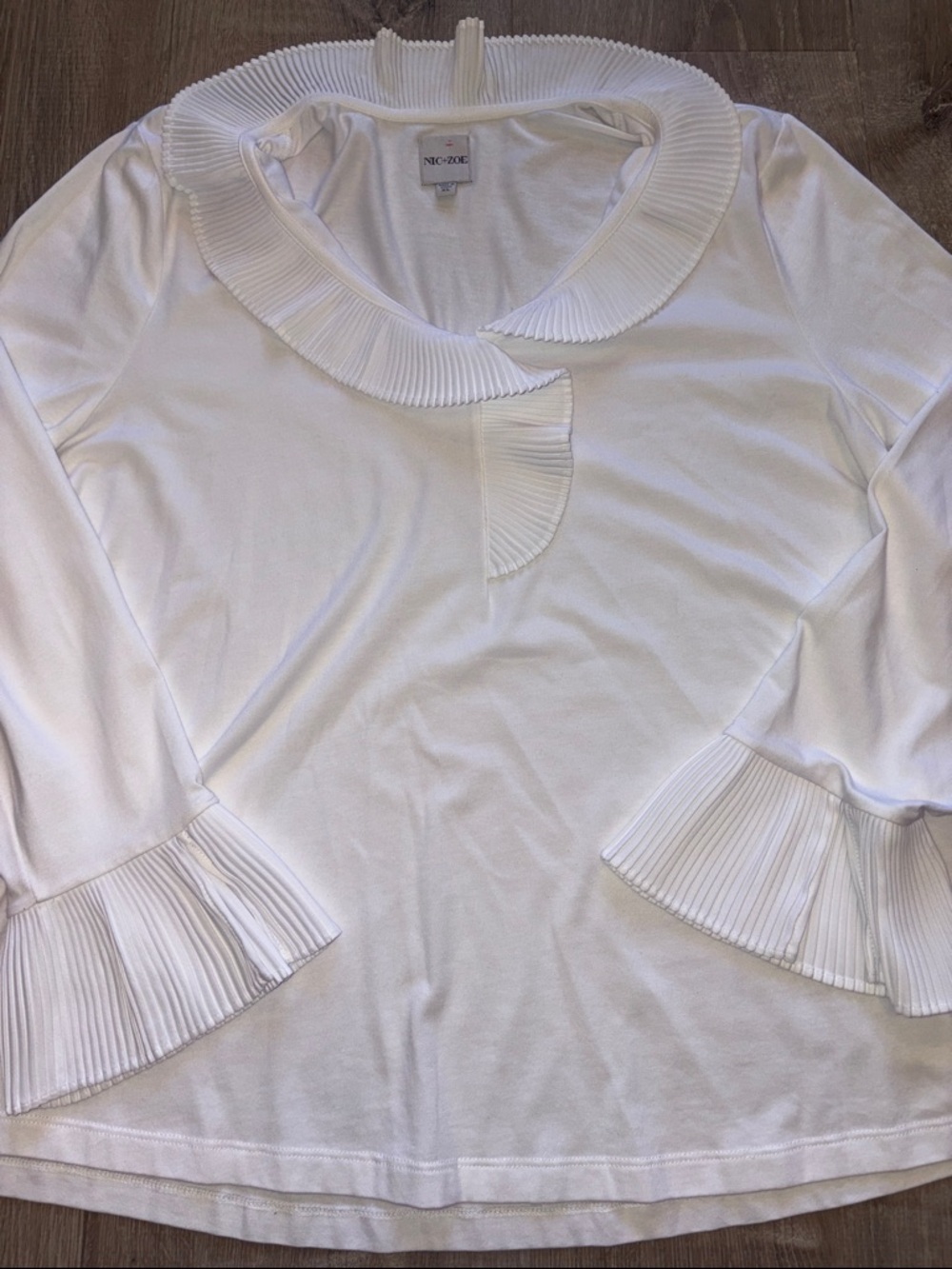 NIC+ZOE White Pleated Collar & Flared Cuff Long Sleeve Top - Picture 2 of 8